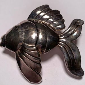 Silvertone pendant fish big fish